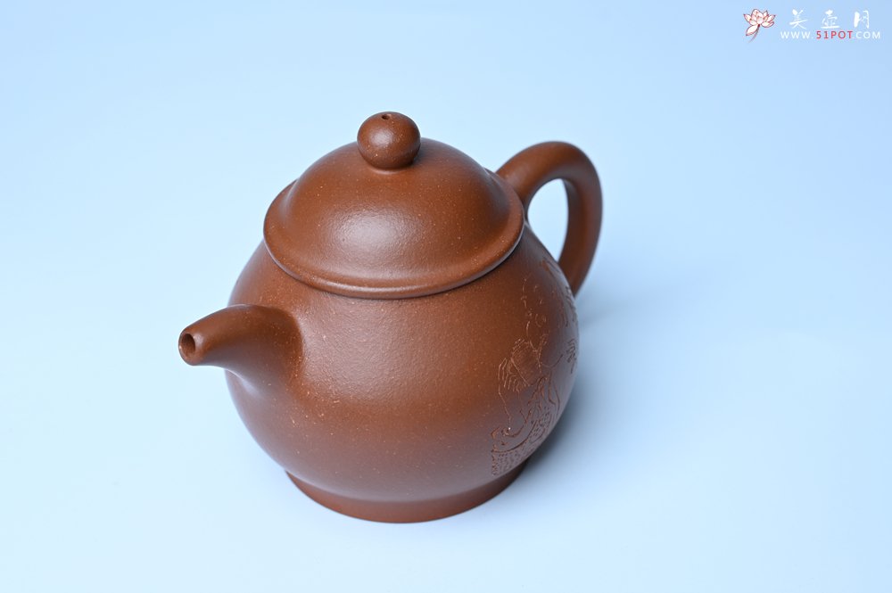 紫砂壶图片：美壶特惠 王老师 全手工红降坡泥潘壶 国助工 易轩 范小君徒杨志老师刻绘 装饰小富贵特文气 - 全手工紫砂壶网