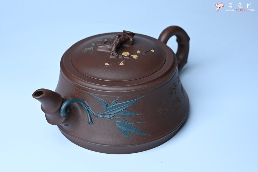 紫砂壶图片：美壶年底特惠 精品松竹梅紫砂壶 清虚静泰 暮色苍茫看劲松 乱云飞渡仍从容 - 全手工紫砂壶网