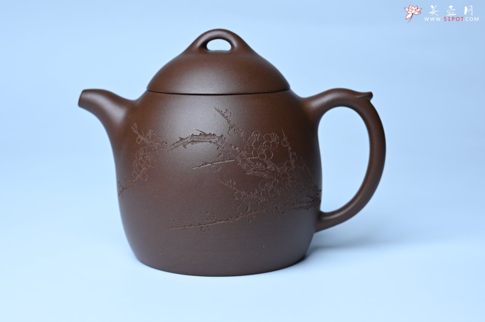 紫砂壶图片：美壶福利特惠 精致特好老紫泥秦权壶 刻梅花 特文气 - 全手工紫砂壶网