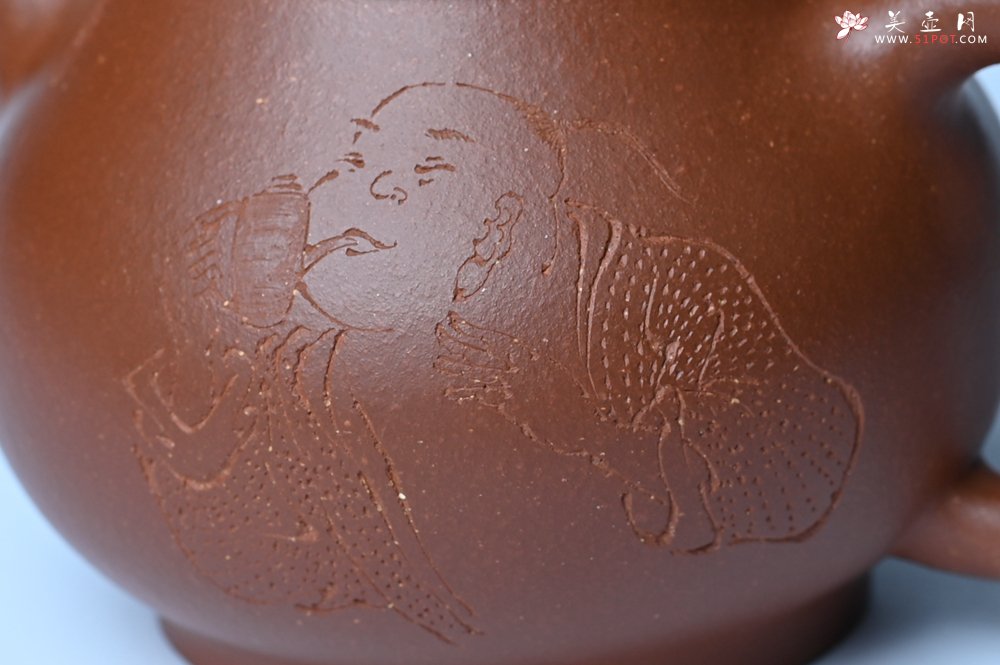紫砂壶图片：美壶特惠 王老师 全手工红降坡泥潘壶 国助工 易轩 范小君徒杨志超老师刻绘 装饰小富贵特文气 - 全手工紫砂壶网