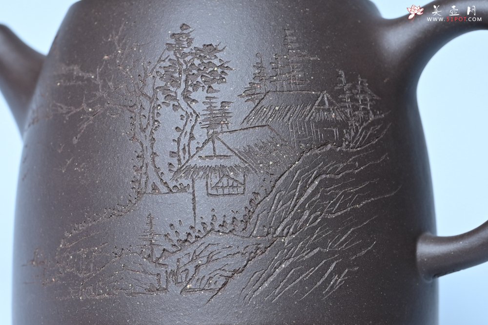 紫砂壶图片：美壶特惠 老紫泥精致山水汉铎壶 茶人醉爱 - 全手工紫砂壶网