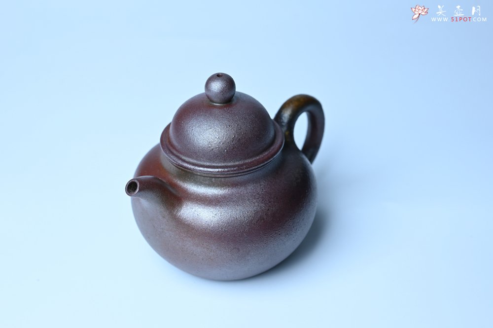 紫砂壶图片：美壶特惠 精致柴烧青灰泥掇球壶 茶人醉爱 - 全手工紫砂壶网