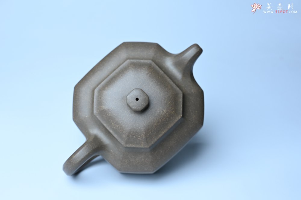 紫砂壶图片：实力派张海艳全手工蟹壳老青段泥精工八方侧角壶 气势磅礴 - 全手工紫砂壶网