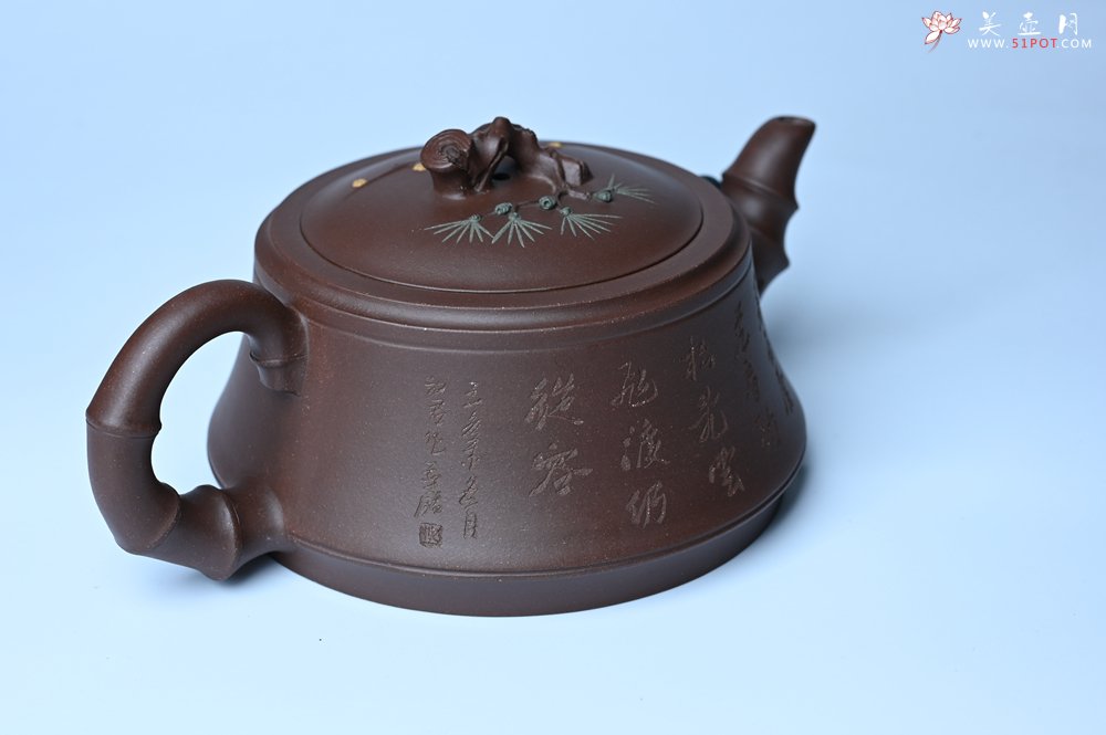 紫砂壶图片：美壶年底特惠 精品松竹梅紫砂壶 清虚静泰 暮色苍茫看劲松 乱云飞渡仍从容 - 全手工紫砂壶网