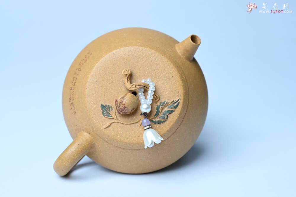 紫砂壶图片：美壶特惠 特好黄龙山段泥香桃壶 桃和叶特灵动 仿生佳作 - 全手工紫砂壶网