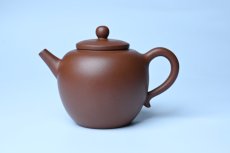 紫砂壶图片：毛国强入室弟子黄云初 特好老紫泥清莲壶 何水法书法清白 刘世涛伯陶刻 - 全手工紫砂壶网