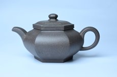 紫砂壶图片：实力派张海艳全手工油润青灰段泥藏六方壶 线面挺快 大气 - 全手工紫砂壶网