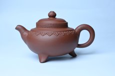 紫砂壶图片：美壶特惠 精致特好底曹青云肩如意壶 - 全手工紫砂壶网