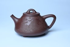 紫砂壶图片：潜力股周小培 特好全手工底槽清子冶石瓢 此是诗仙坡老作 与君同试雨前茶 - 全手工紫砂壶网