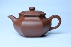 紫砂壶图片：实力派张海艳全手工精工六方仿古壶 气势磅礴 线面挺括平正 - 全手工紫砂壶网