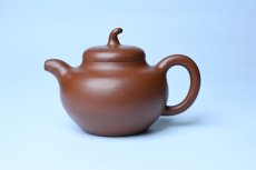 紫砂壶图片：潜力股周小培老师 油润降坡泥全手工茄瓜壶 - 全手工紫砂壶网