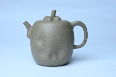 紫砂壶图片：美壶特惠 精致薄胎青段泥瓜菱壶 质量仅84g 茶人醉爱 - 全手工紫砂壶网