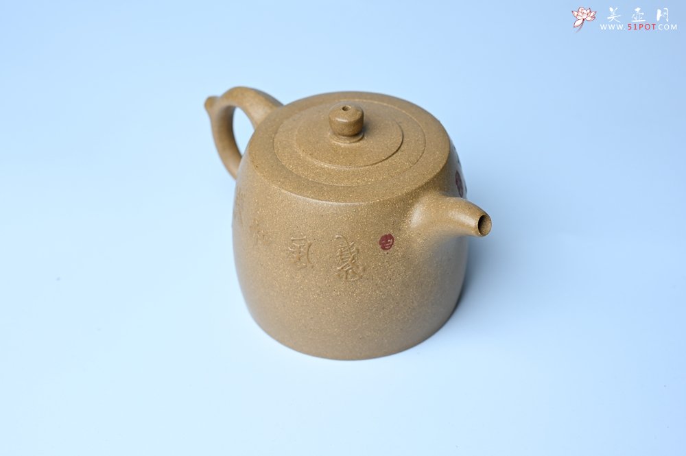 紫砂壶图片：美壶特惠 精致特好黄段泥井栏壶 泥绘祥瑞兔子 惠风和畅 寓意吉祥好运常来 - 全手工紫砂壶网