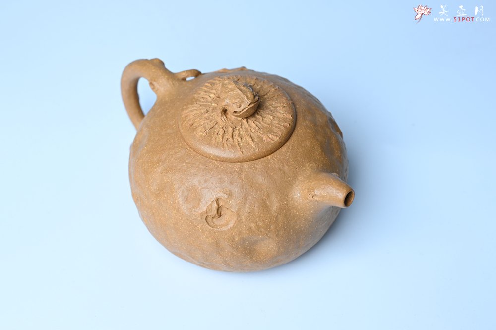 紫砂壶图片：潜力股赵老师实力演绎全手工老黄段泥金蟾供春壶 金蟾灵动 不失为一把好壶 - 全手工紫砂壶网