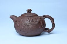 紫砂壶图片：潜力股赵老师实力演绎全手工龙供春壶 肌理细腻逼真 - 全手工紫砂壶网