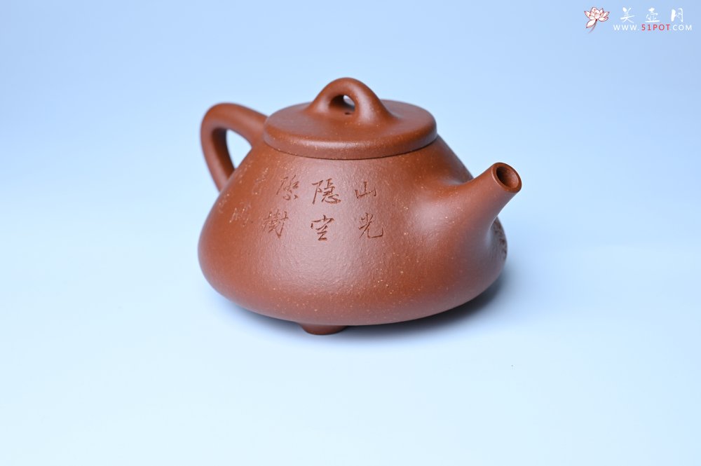 紫砂壶图片：实力派国工周斌（周镔）特好红降坡泥全手工子冶石瓢 张听钢装饰山水 - 全手工紫砂壶网