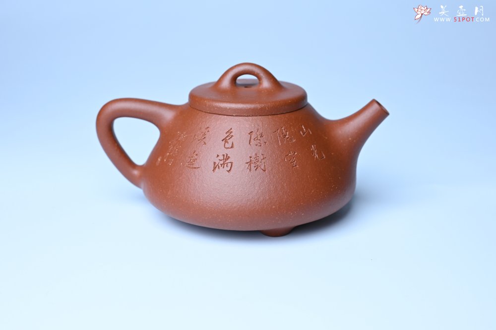 紫砂壶图片：实力派国工周斌（周镔）特好红降坡泥全手工子冶石瓢 张听钢装饰山水 - 全手工紫砂壶网