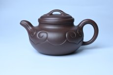 紫砂壶图片：美壶特惠 精致特好老紫泥仿古如意壶 茶人醉爱 - 全手工紫砂壶网