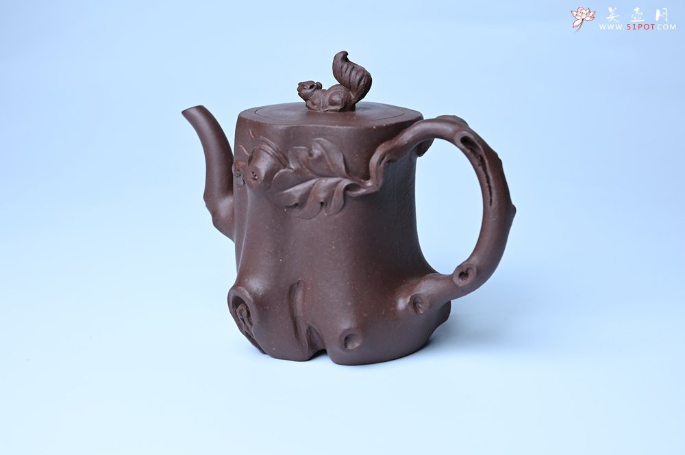 紫砂壶图片：实力派工艺师周斌底槽青精品松鼠葡萄树桩壶 - 全手工紫砂壶网